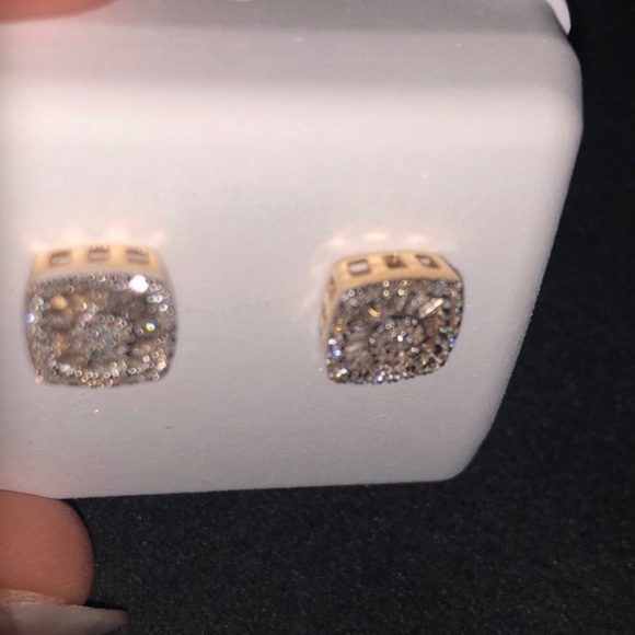 10k solid gold real diamond men earrings, screw back earrings, FREE APPRAISAL - Picture 2 of 3